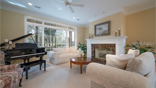 35 Lexington Drive thumbnail image 7