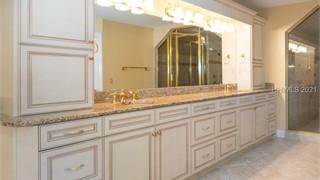 35 Lexington Drive thumbnail image 9