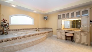 35 Lexington Drive thumbnail image 10