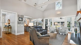 9 Lexington Drive thumbnail image 5