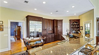 41 Lexington Drive thumbnail image 9