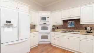 21 Lexington Drive thumbnail image 19