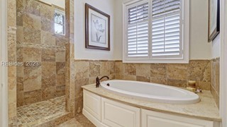 4 Lexington Drive thumbnail image 21