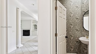 28 Lexington Drive thumbnail image 14