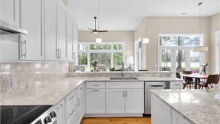 74 Lexington Drive thumbnail image 25