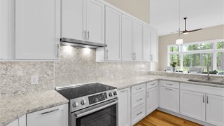 74 Lexington Drive thumbnail image 27